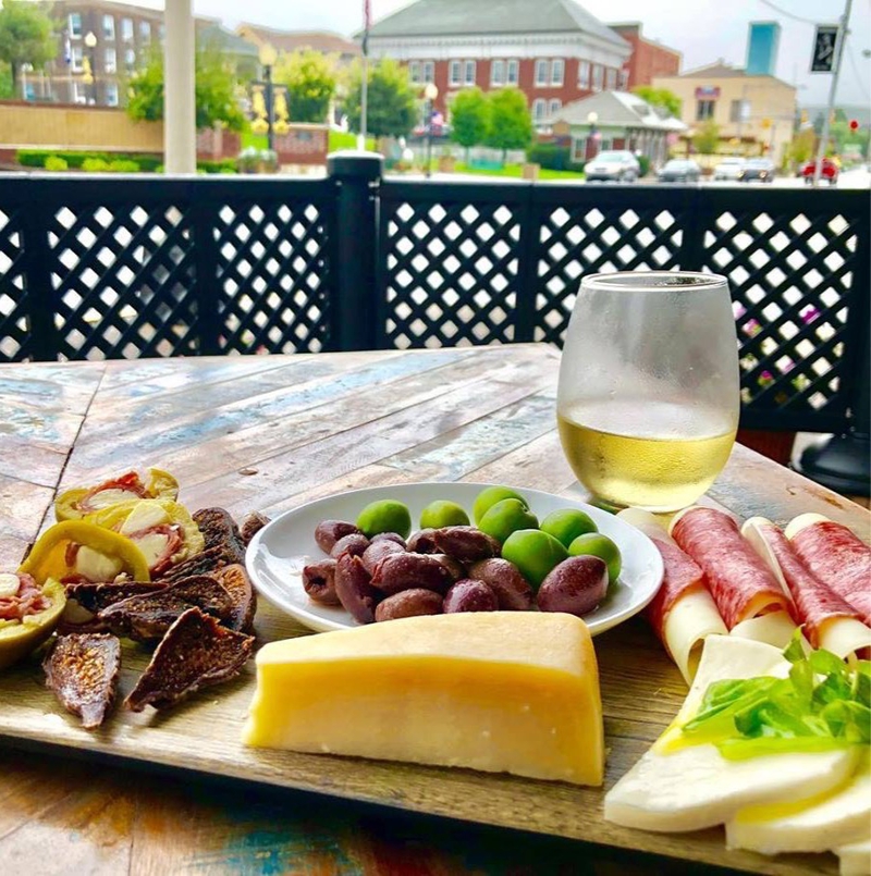 Mimo's outdoor seating